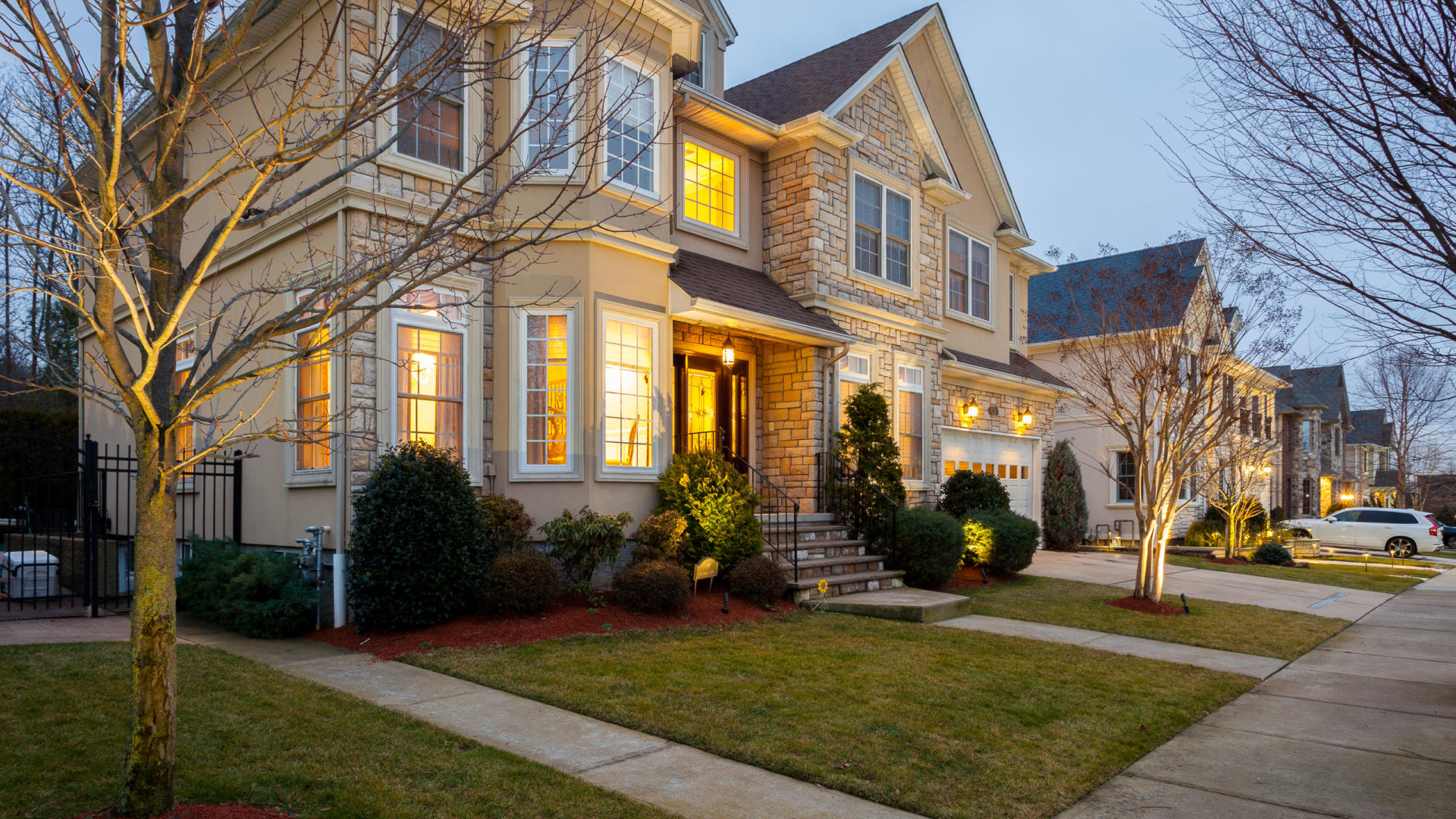 Magnificent 5 Bedroom Center Hall Tottenville, Staten Island