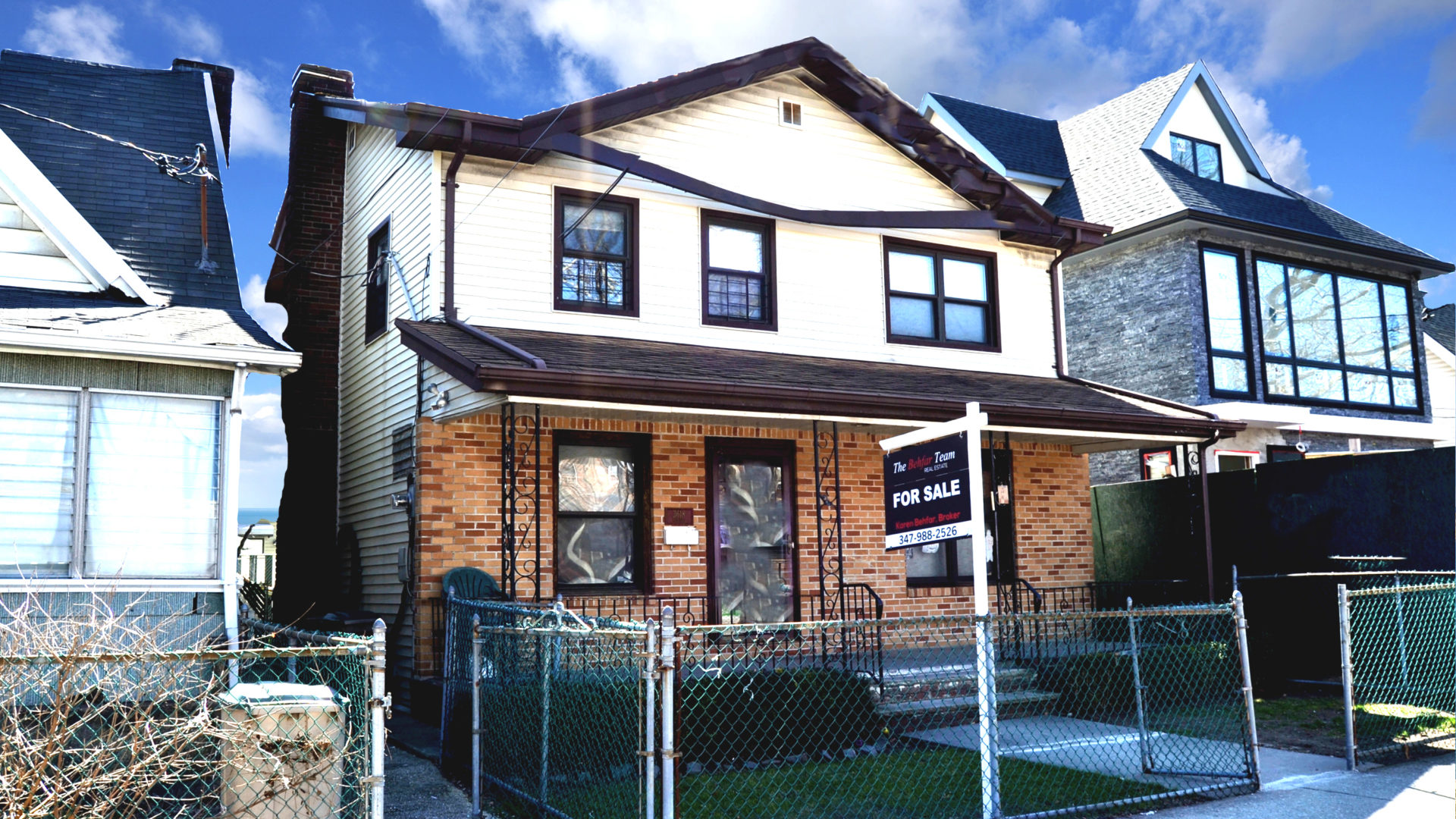 Fully Detached Home With Finished Basement in Marine Park, Brooklyn
